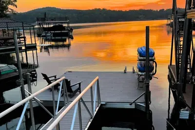 Image de On Lake Blue Ridge! Firepit, Hot Tub, 15 min from Downtown Blue Ridge!