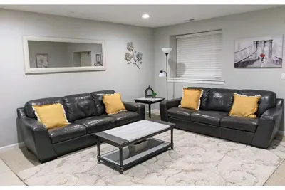 Image de Spacious 3-Bedroom Apartment. Huge TVs, Comfy beds