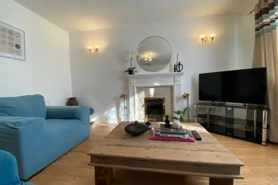 Image de 3 bedrooms home, 7min to subway with free parking