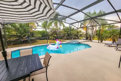 Image de Legacy Park Villa 10 miles to Disney free spa heat