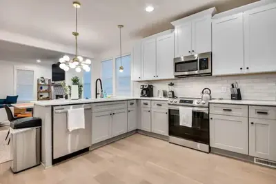 Image de Stylish, Spacious Home Near Heart of Downtown