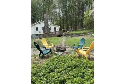 Image de Starlight Cottage Nestled in Trees with Big Yard, close to lake