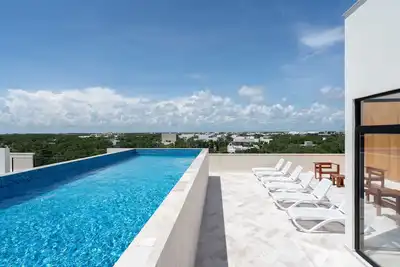 Image de New! Penthouse with plunge pool, 2 miles to beach
