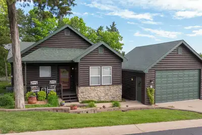 Rustic and Relaxing, 2 Bedroom Cabin on Beautiful Kinderhook!