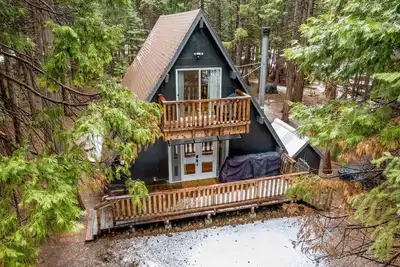 Image de A-Frame Cabin w/ Hot Tub near Mount Lassen Park