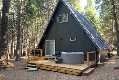Image de Quiet/Cozy A-Frame Near Mount Lassen w/Hot Tub