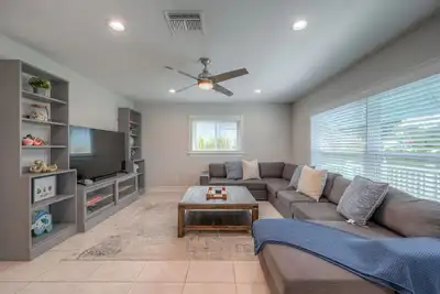 Image de Vacation Home Near the Beach!