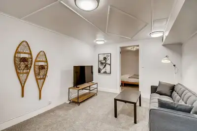 Image de Modern suite w/ yard and off-street parking!