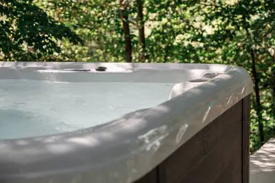 Image de Cottage has water and power, road access, available for workers