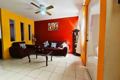 Image de Renovated House in Central Private Fracc