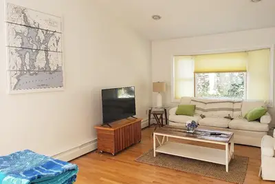 Image de The Black Point beach house!