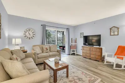 Image de 2961 Farmhouse Retreat · Spacious 3 bed condo just minutes from all the fun