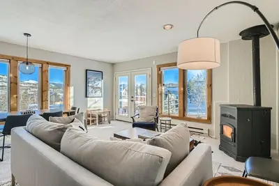 Image de Beautiful 3-Story House with Hot Tub near Downtown Silverthorne & 4 Ski Resorts!