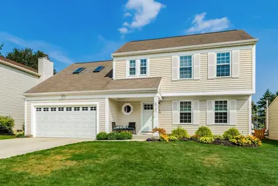 Image de Fully updated w/Large great room for family time, game room, Close to Zoo!