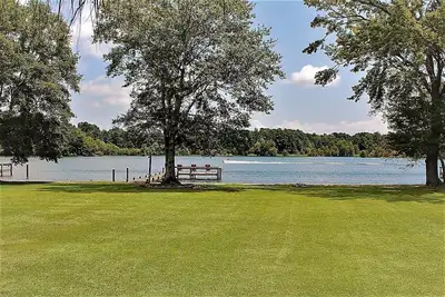Image de Lakefront Deep Water with Sandy Beach and Private Pool