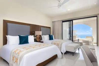 Image de Located on the Pristine Tequila Cove Beach