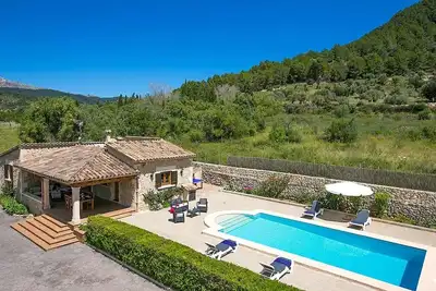Charming Family Villa, A/C, Private Pool, Amazing Valley & Mountain Views, 2mins drive to Pollenca!