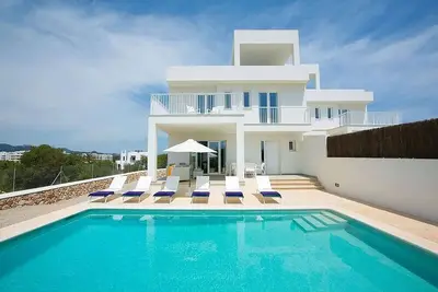 Image de Modern Stylish Villa, A/C, Private Pool, Marina Views, 10mins walk to Cala d'Or & 2 Sandy Beaches!