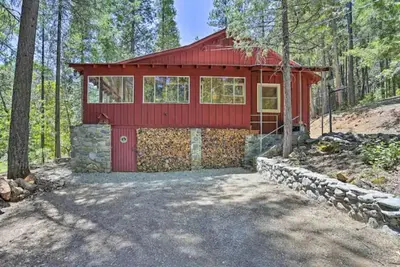 Image de Vintage Pines Cabin- A Northern California Retreat!