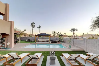 Epic 6br w/ Pool, Spa + Fire Pit | Walk to Trails