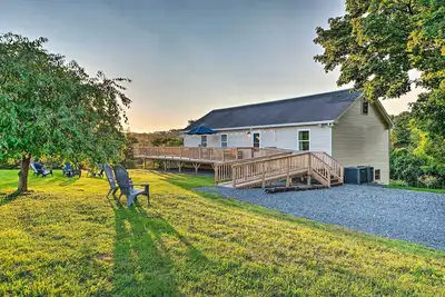 Image de Deck & Game Room: Home in Pennsylvania Countryside