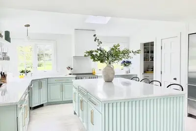 Image de Coastal enclave getaway: Stylish Little Compton 6 bedroom with spa