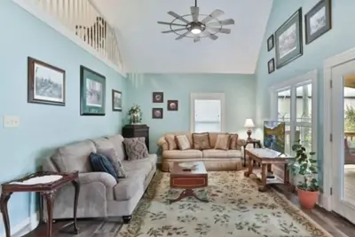 Image de Beautiful restored Victorian farmhouse