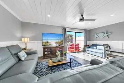 Image de 4-Bedroom Townhome with Beach Access and 300ft of Private Beach!