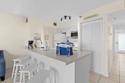 Image de 3 Relaxing Suites w/ Views, Pool, Full Kitchen, Quick Drive to Harry Harris Park