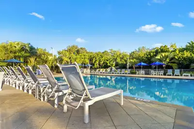 Image de Perfect Seaside Escape! 3 Relaxing Units w/ Kitchen | Pool + Private Beach