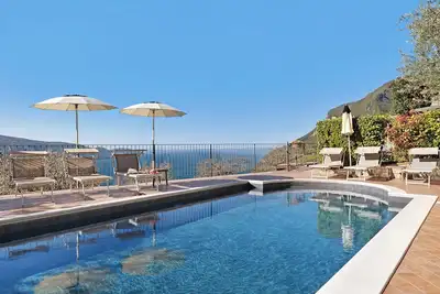 Image de Appartement de vacances 'Rustico Spagnol 1' avec vue sur le lac, piscine et Wi-Fi.