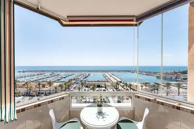 Image de Superbe Appartement avec Vue sur la Marina et Wi-Fi