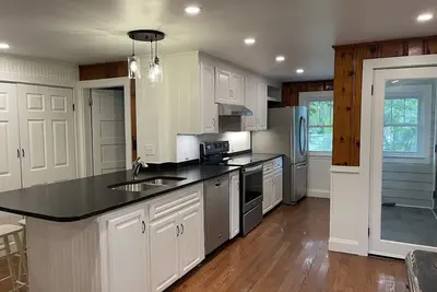 Image de Renovated 2 Bedroom House - Walk to Beach