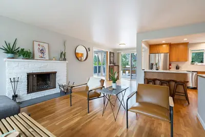 Image de Perch - Gathering Spot Upper: Freshly remodeled 3br apartment in Shoreline