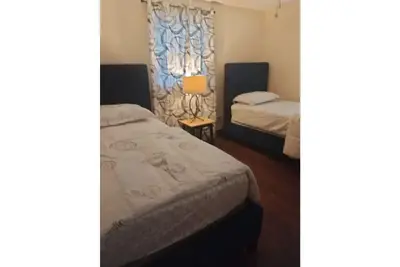 Image de 4 bedroom 2 bathroom house with heated pool