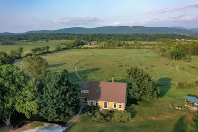 Image de Charming 5-bedroom cottage near Lake Champlain and Downtown Burlington
