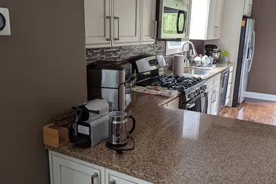 Image de Spacious townhouse with fenced yard and 3 outdoor spaces