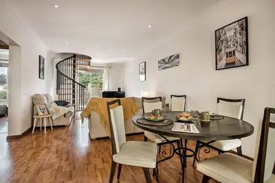 Image de 3 Bedroom Condo, Air-con, Pool, WiFi, 7 mins walk to Caroveiro Beach!