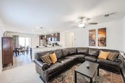 Image de Luxe Private Getaway Near Main St & Skyline Park!