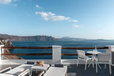 Image de Astonishing Santorini Villa | Cave Suite with Private Hot Tub | 1 Bedroom | Caldera & Sea View | Oia