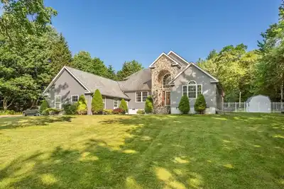 Image de #1 Pocono Estate-Heated Pool, Hot Tub, Movie Room