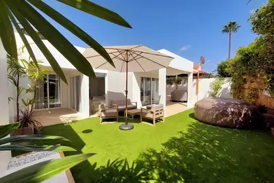 Image de Beautiful bungalow with hydromassage, terrace and pool.