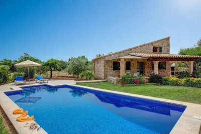 Attractive, Spacious Villa for Couples, A/C, Private Pool, Rural Views, Walking Distance to Pollenca