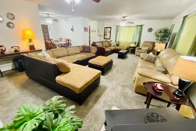 Image de Auburn's Family Hideaway - 3 bedrooms with king bed, Bbq, Internet, jet tub