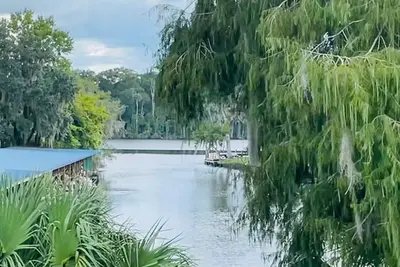 Image de St. Johns River Community Home with Dock Access