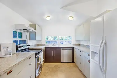 Image de Cozy 3 Bedroom House Centrally Located