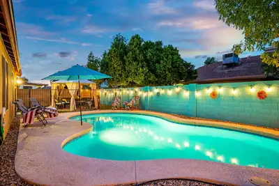 Image de Walk 2 Stadium- Pool-Firepit-Pets ok