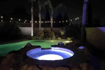 Image de Relaxing Pool and Spa Beautiful Nw Bakersfield
