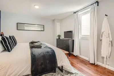 Adorable 2 bedroom modern suite