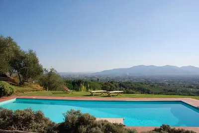 Villa à Segromigno In Monte avec 6 chambres à coucher, 12 couchages